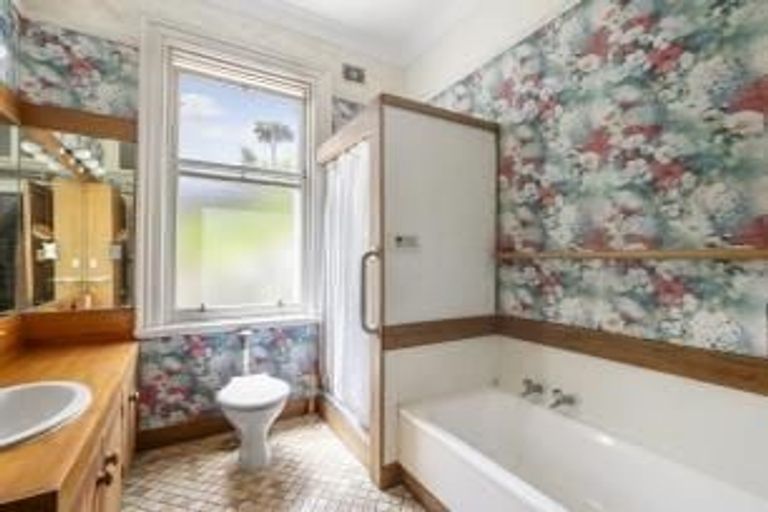 Photo of property in 49 The Crescent, Roseneath, Wellington, 6011