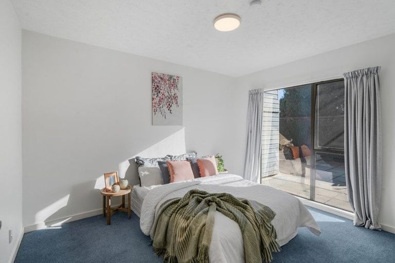 Photo of property in 2/2 Wakelin Place, Redwood, Christchurch, 8051