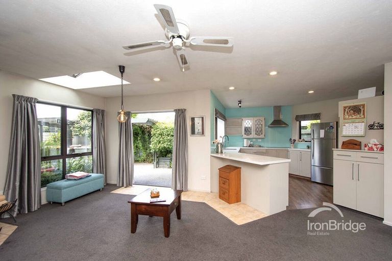 Photo of property in 6 Grove Place, Rangiora, 7400