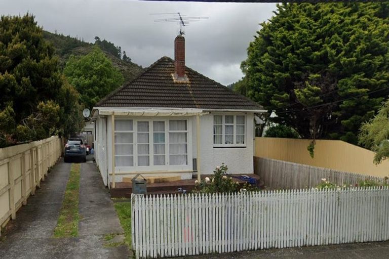 Photo of property in 16 Peck Street, Taita, Lower Hutt, 5011