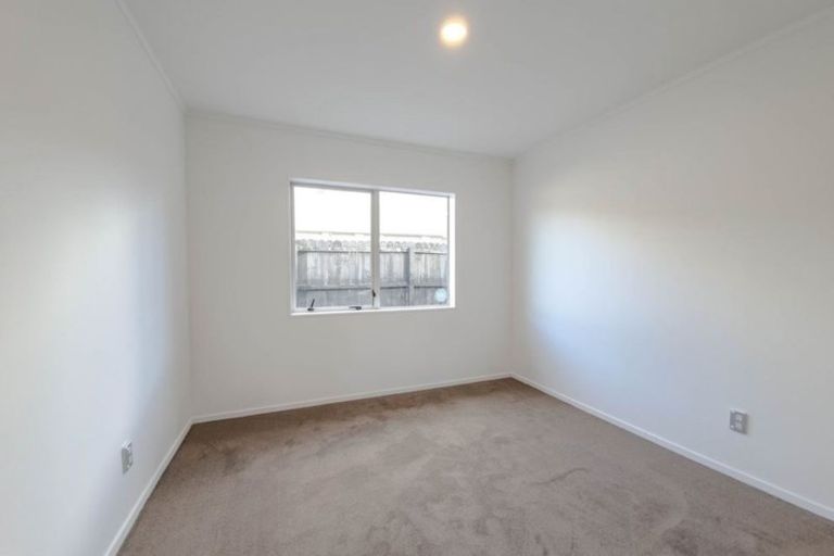 Photo of property in 87 Pooks Road, Ranui, Auckland, 0612