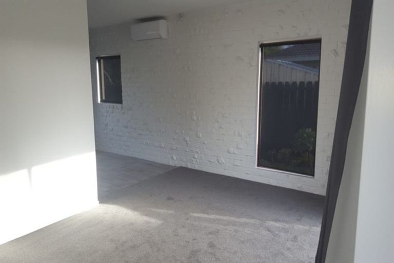 Photo of property in 2/19 Beaumaris Way, Conifer Grove, Takanini, 2112