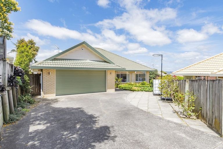 Photo of property in 2/12 Pat O'connor Place, Manurewa, Auckland, 2105