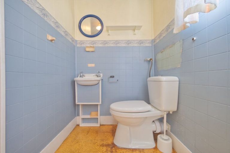 Photo of property in 20 Sullivan Avenue, Mangere Bridge, Auckland, 2022