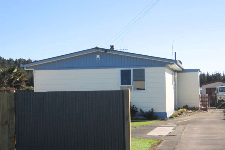 Photo of property in 33 Edinburgh Terrace, Foxton Beach, Foxton, 4815