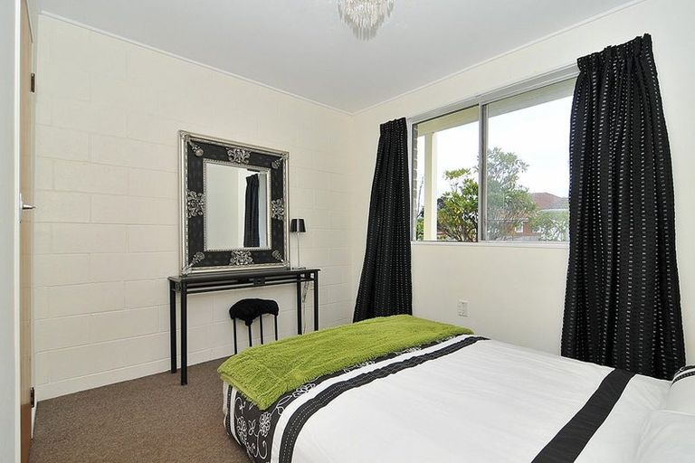 Photo of property in 3/19 Pirie Crescent, Moera, Lower Hutt, 5010
