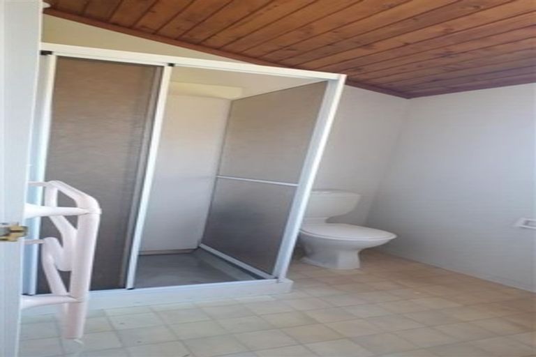 Photo of property in 2/37 Rhinevale Close, Henderson, Auckland, 0612