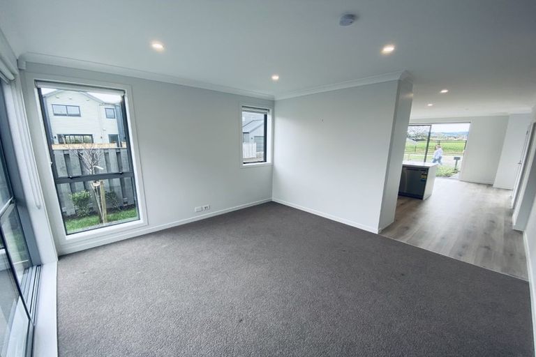 Photo of property in 10 Rauriki Lane, Rosehill, Papakura, 2113
