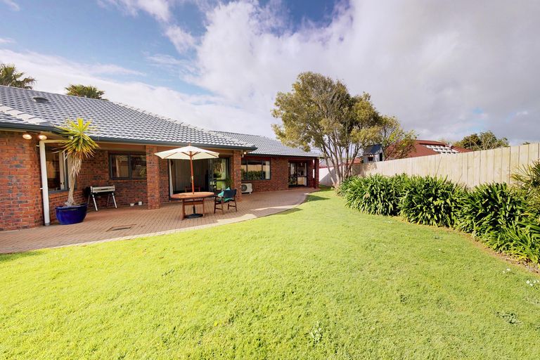 Photo of property in 25 Crannog Fen, Wattle Downs, Auckland, 2103