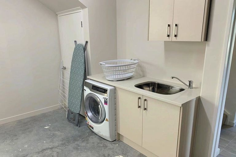 Photo of property in 2 Lyndon Street, Riccarton, Christchurch, 8011