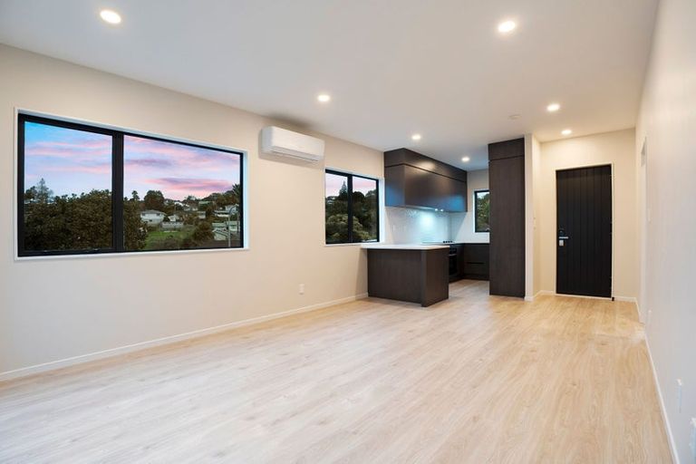 Photo of property in 5a Topliss Drive, Northcross, Auckland, 0632