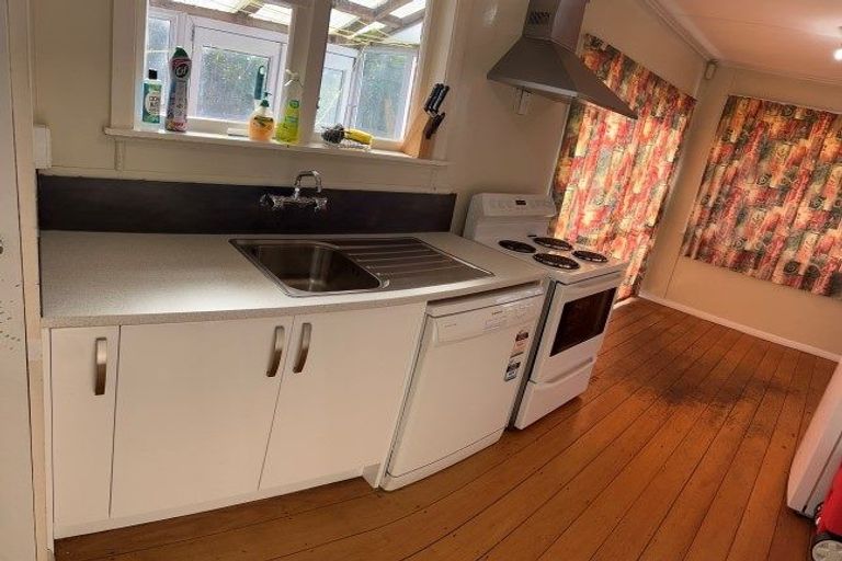 Photo of property in 33 Jillett Street, Titahi Bay, Porirua, 5022