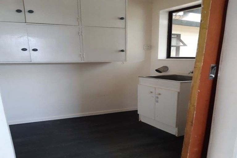 Photo of property in 142 Mark Avenue, Grenada Village, Wellington, 6037