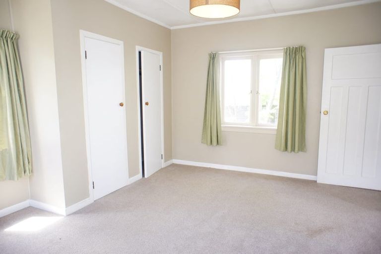 Photo of property in 2/42c Schnapper Rock Road, Schnapper Rock, Auckland, 0632