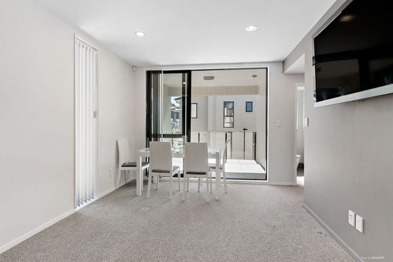 Photo of property in 5/10 Silver Moon Road, Albany Heights, Auckland, 0632