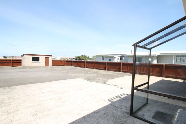 Photo of property in 203 Macandrew Road, South Dunedin, Dunedin, 9012