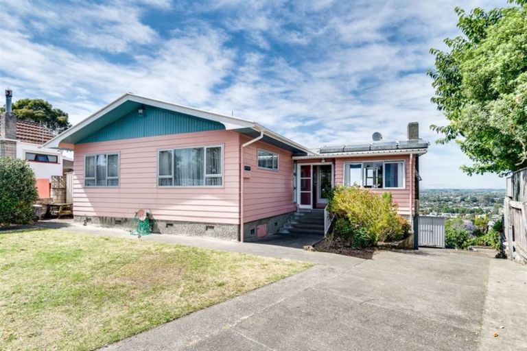 Photo of property in 11 Enfield Road, Hospital Hill, Napier, 4110
