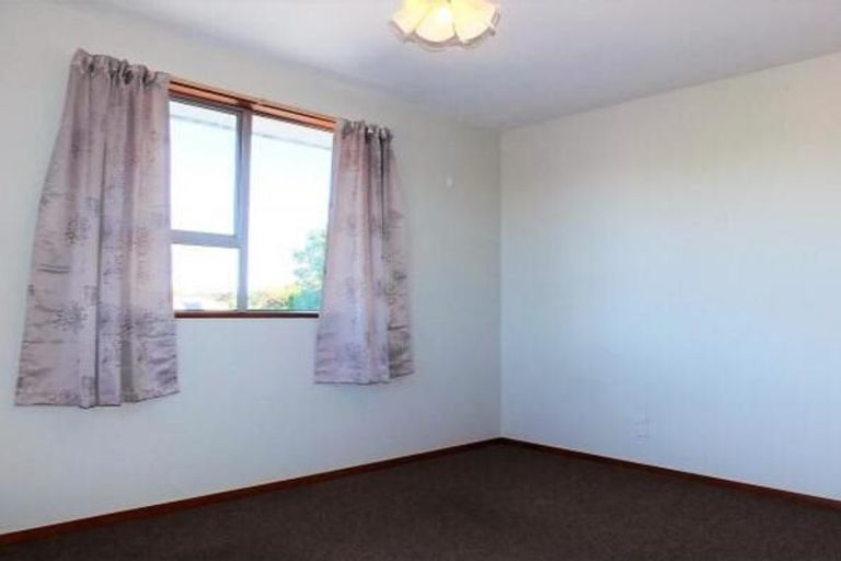 Photo of property in 32 Jennifer Street, Bryndwr, Christchurch, 8053