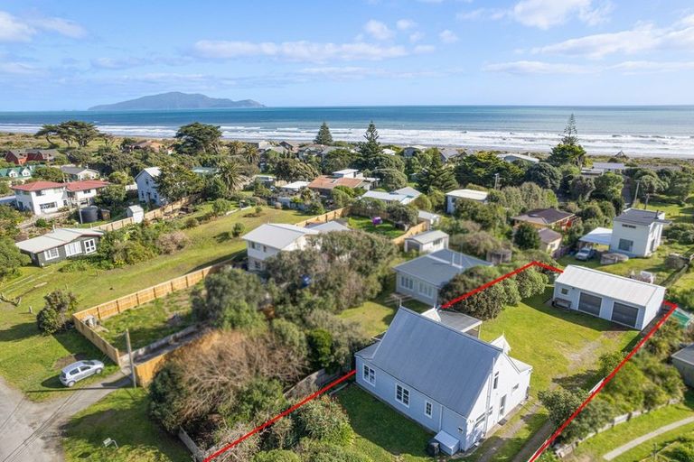 Photo of property in 39 Dixie Street, Te Horo Beach, Otaki, 5581