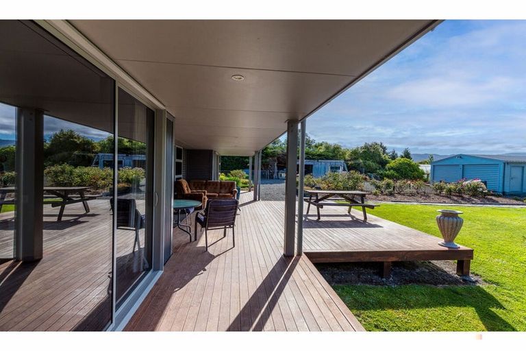 Photo of property in 84 Timaru Road, Waimate, 7924