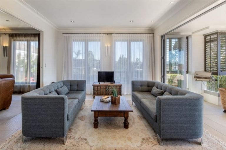 Photo of property in 2/70 Kitchener Road, Milford, Auckland, 0620