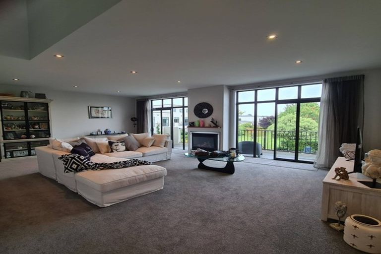 Photo of property in 8 Country Club Terrace, Northwood, Christchurch, 8051
