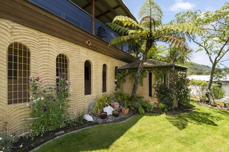 Photo of property in 104 Milton Terrace, Picton, 7220