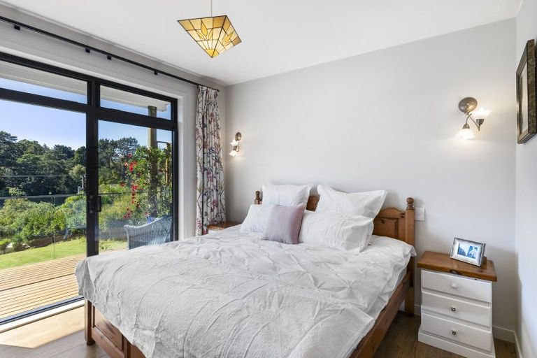 Photo of property in 5b Hobbs Road, Matakatia, Whangaparaoa, 0930