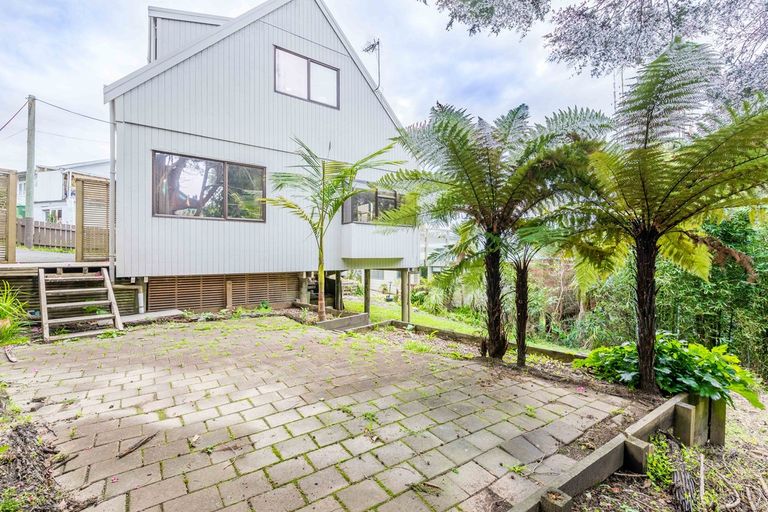 Photo of property in 2/120 Sunnyside Road, Sunnyvale, Auckland, 0612