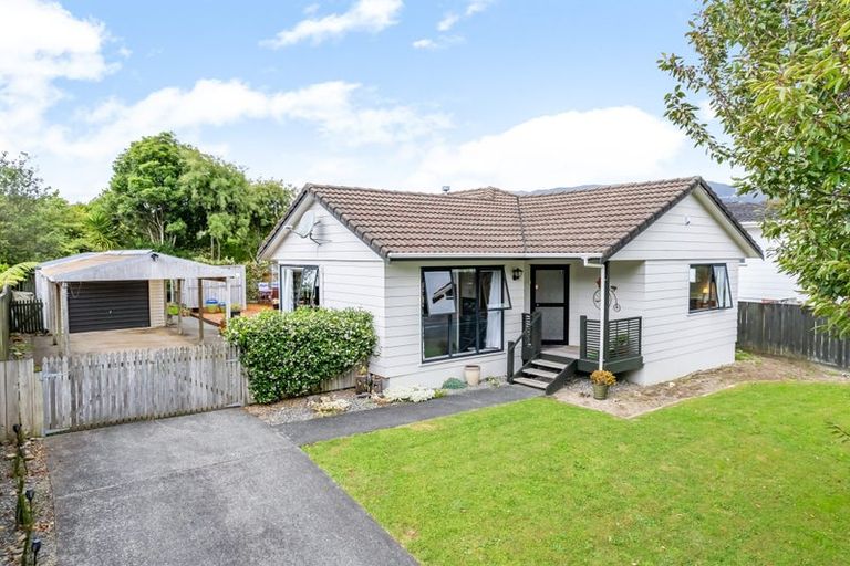 Photo of property in 30 Delaware Grove, Totara Park, Upper Hutt, 5018