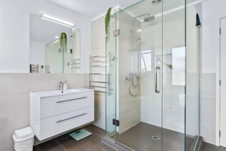 Photo of property in 10 Ardern Avenue, Stanmore Bay, Whangaparaoa, 0932