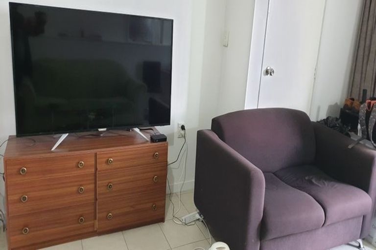 Photo of property in 15a Peach Road, Glenfield, Auckland, 0629