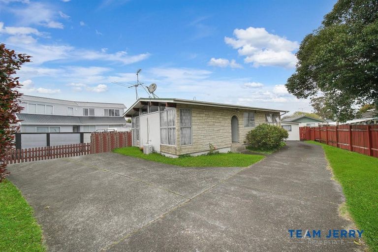 Photo of property in 30 Casuarina Road, Half Moon Bay, Auckland, 2012