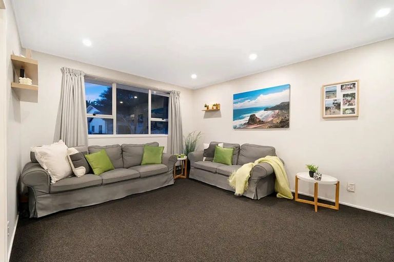 Photo of property in 86 Rosewarne Crescent, Glendene, Auckland, 0602