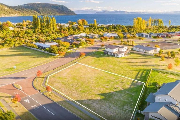 Photo of property in 140 Lisland Drive, Kinloch, Taupo, 3377