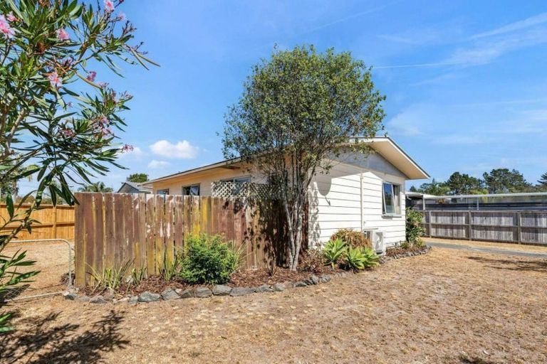 Photo of property in 12 Moki Place, Ruakaka, 0116