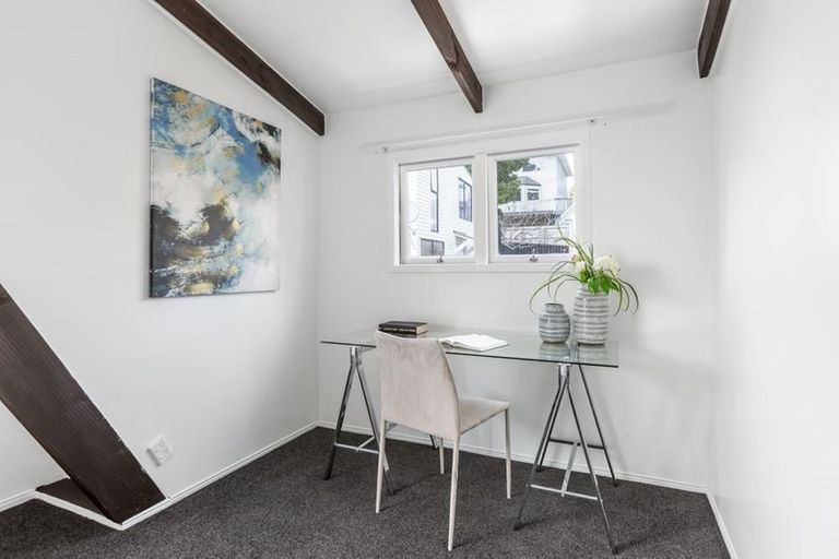 Photo of property in 1/18b Verbena Road, Birkdale, Auckland, 0626