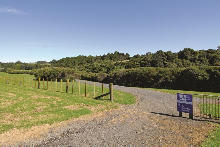 Photo of property in 18 Henriette Place, The Gardens, Auckland, 2105