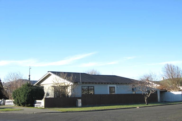 Photo of property in 83 Newcastle Street, Windsor, Invercargill, 9810