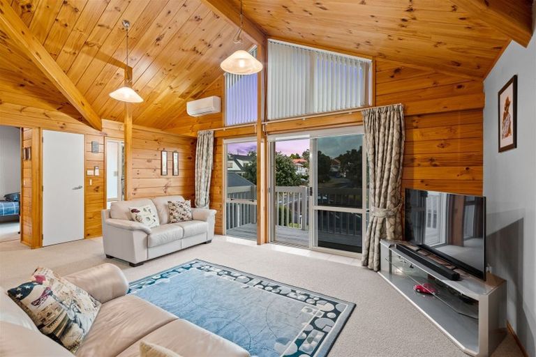 Photo of property in 24 Sailfish Drive, West Harbour, Auckland, 0618