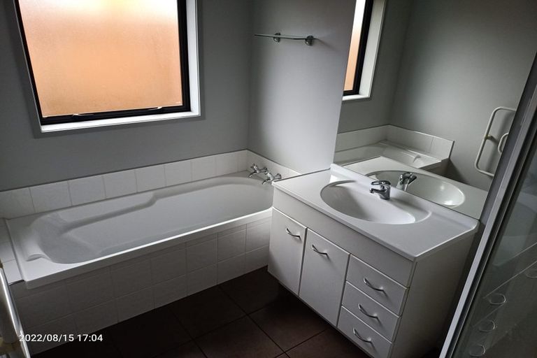 Photo of property in 25 Whitford Place, Rototuna North, Hamilton, 3210