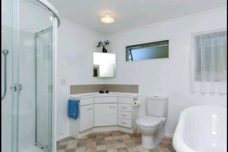 Photo of property in 6c Waterloo Place, Westown, New Plymouth, 4310