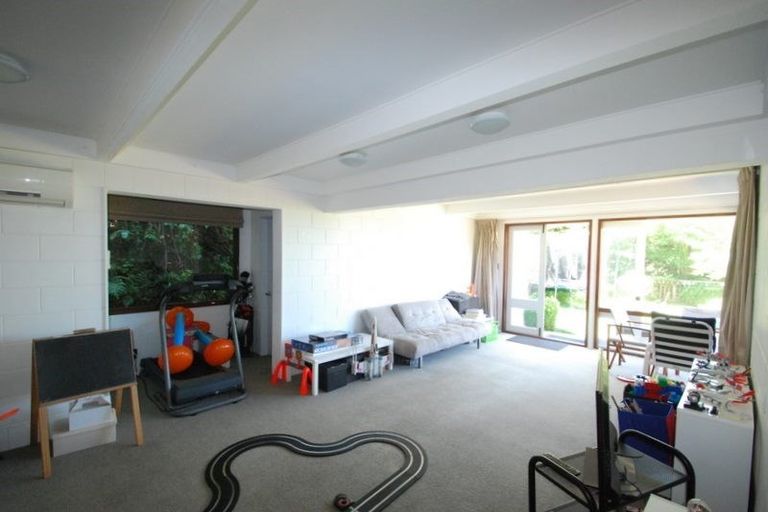 Photo of property in 64 Homewood Crescent, Karori, Wellington, 6012