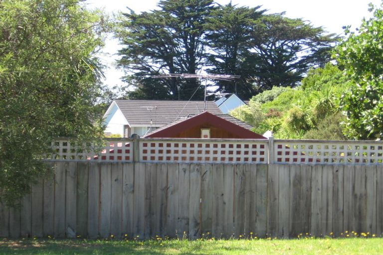 Photo of property in 2/15 Aorangi Place, Birkenhead, Auckland, 0626