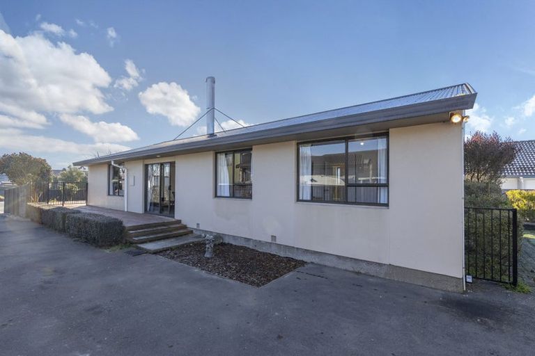 Photo of property in 16 Dunbarton Street, Redwood, Christchurch, 8051