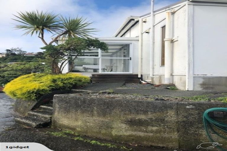 Photo of property in 10 Black Rock Road, Newlands, Wellington, 6037