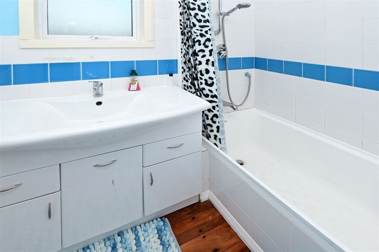 Photo of property in 33 Hill Crescent, Papakura, 2110