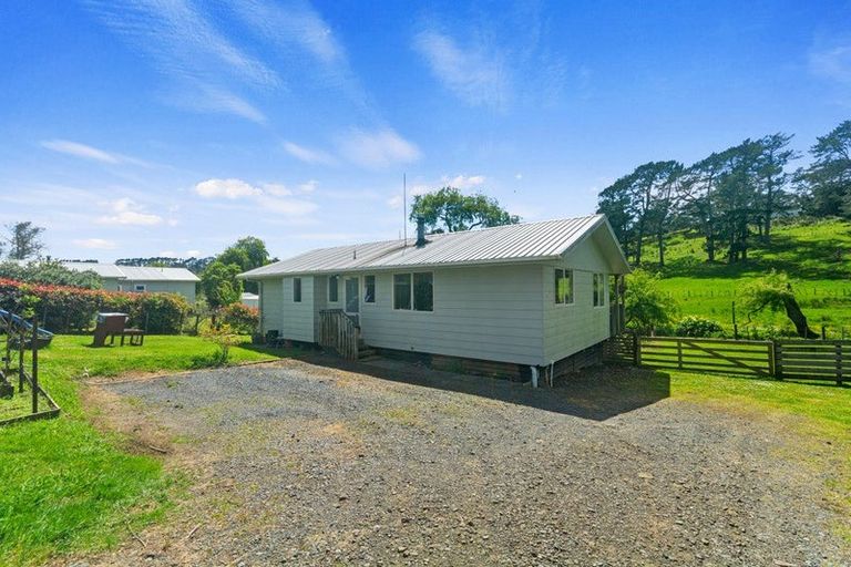 Photo of property in 169 Awa Road, Kumeu, 0891
