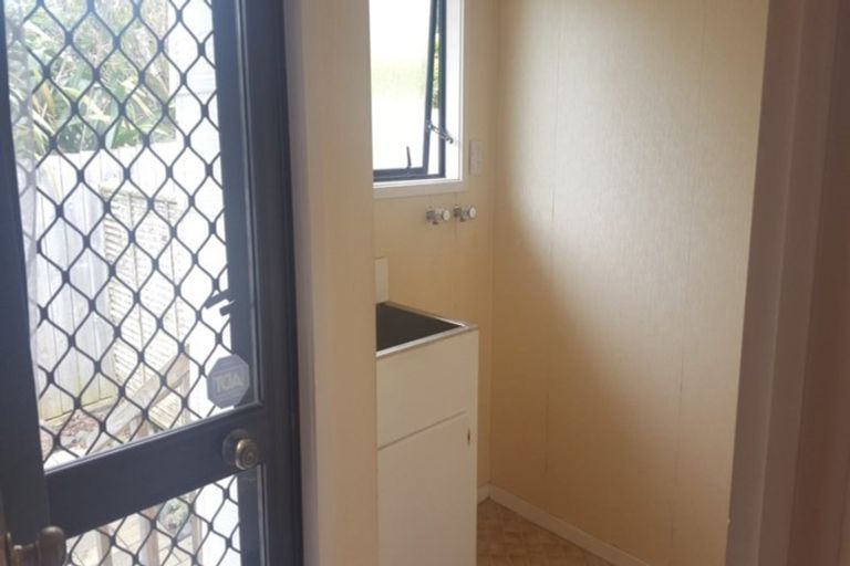 Photo of property in 2/40 Hillcrest Avenue, Hillcrest, Auckland, 0627