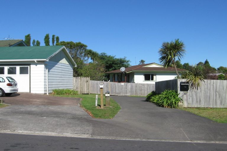 Photo of property in 3/16 Crosby Road, West Harbour, Auckland, 0618